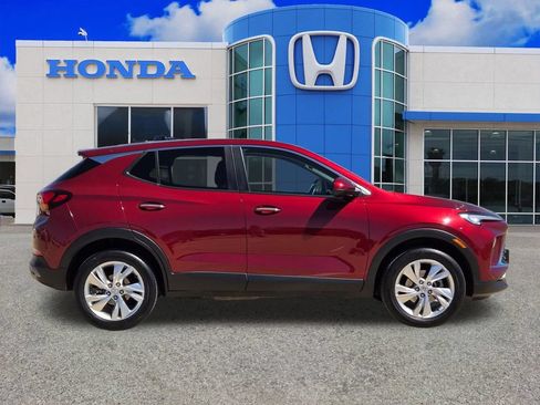 Used 2024 Buick Encore GX Preferred w/ Comfort Package AWD/4WD image 2