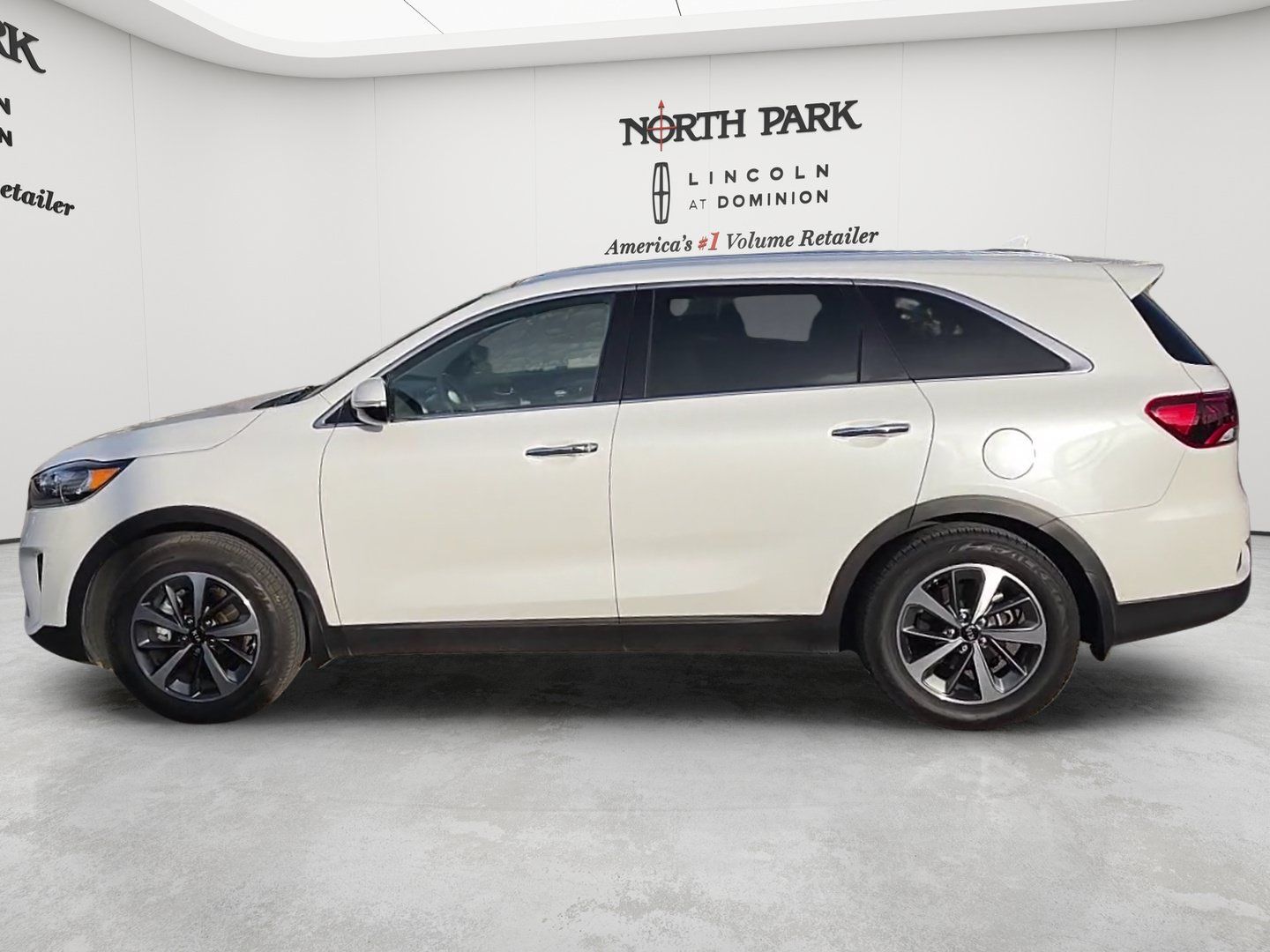 Used 2019 Kia Sorento EX w/ EX Touring Package FWD image 2