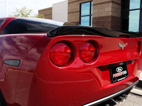 Used 2011 Chevrolet Corvette Grand Sport w/ Preferred Equipment Group RWD image 18