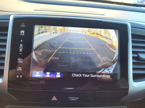 Used 2017 Honda Pilot Touring image 16