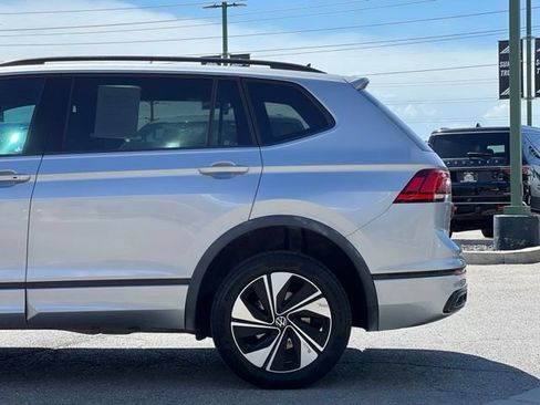 Used 2023 Volkswagen Tiguan SE R-Line AWD/4WD image 5