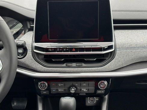 New 2026 Jeep Compass Latitude image 11