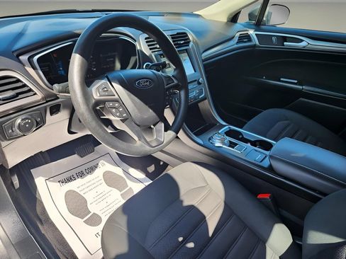 Used 2017 Ford Fusion SE w/ Fusion SE Technology Package FWD image 14