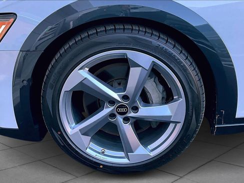 Used 2022 Audi A6 Prestige w/ Prestige Package image 11