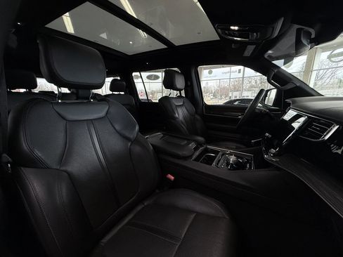 Used 2022 Jeep Wagoneer Series III w/ Premium Group I image 29