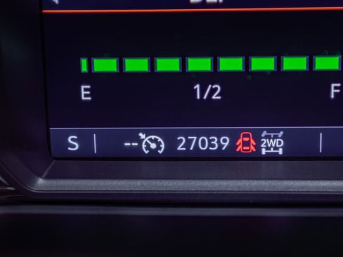 Used 2022 GMC Sierra 3500 SLE w/ SLE Convenience Package AWD/4WD image 17