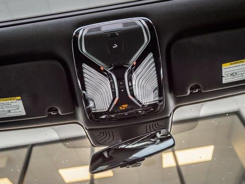 Used 2019 BMW 740i w/ M Sport Package RWD image 37