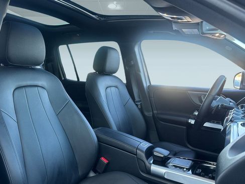 Used 2022 Mercedes-Benz GLB 250 image 30