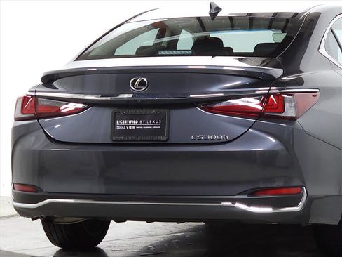 Certified 2025 Lexus ES 300h w/ Premium Package image 10