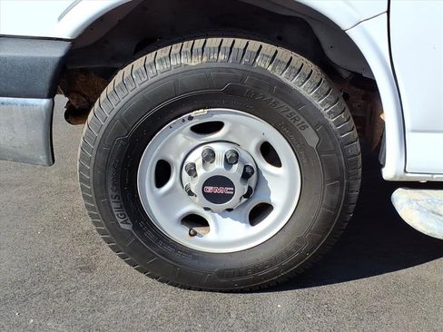 Used 2015 GMC Savana 2500 image 11