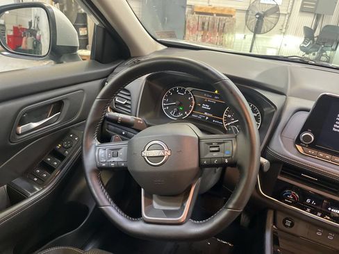 Used 2025 Nissan Rogue SV FWD image 20