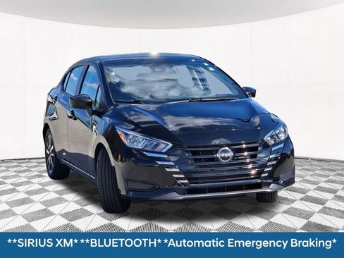 Used 2023 Nissan Versa SV image 4