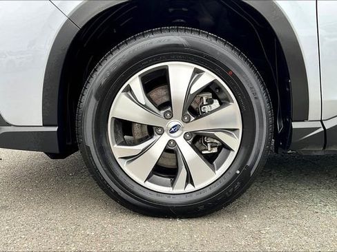 Used 2024 Subaru Ascent Premium w/ Convenience Package image 9