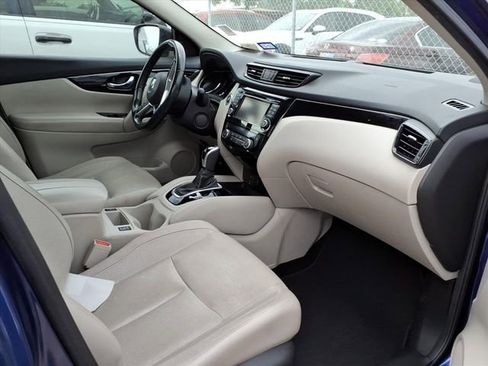 Used 2018 Nissan Rogue Sport SL w/ SL Premium Package image 4