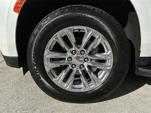 Used 2023 GMC Yukon SLT w/ SLT Luxury Package image 18