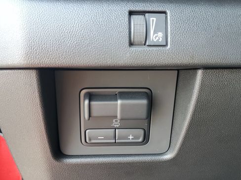 Used 2024 Chevrolet Colorado LT w/ LT Convenience Package II RWD image 10