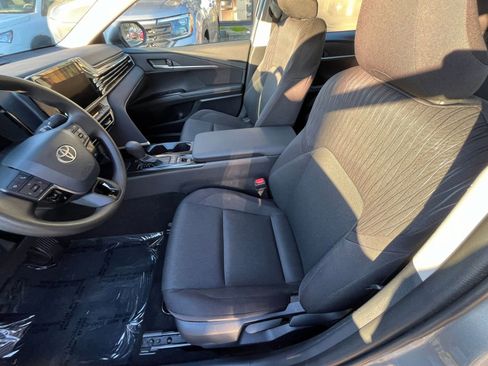 Used 2025 Toyota Camry LE image 27