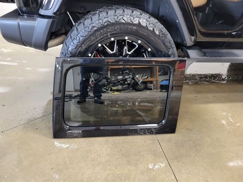 Used 2021 Jeep Wrangler Unlimited Sahara AWD/4WD image 92
