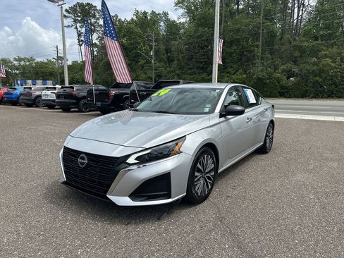 Used 2024 Nissan Altima 2.5 SV image 12