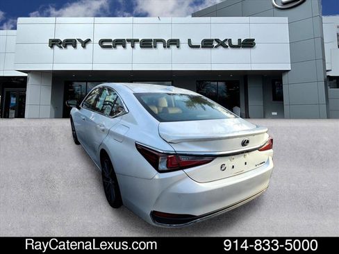 Used 2023 Lexus ES 300h w/ Premium Package image 4