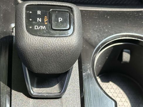 Used 2022 Nissan Rogue S image 8