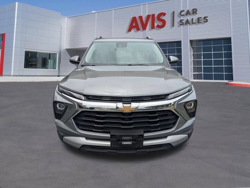 Used 2025 Chevrolet TrailBlazer LT AWD/4WD image 2
