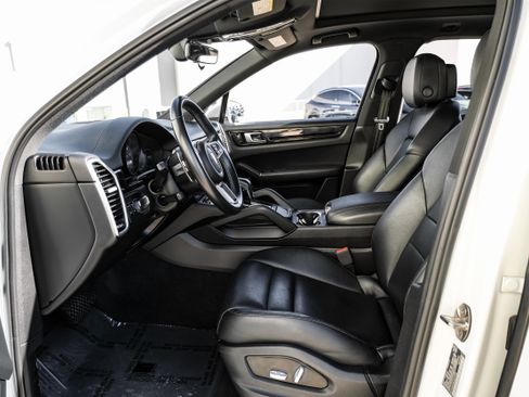 Used 2020 Porsche Cayenne image 3