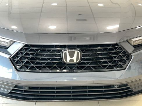 Used 2025 Honda Accord Touring image 3