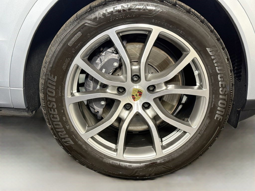 Used 2024 Porsche Cayenne w/ Premium Package Plus (PFM) AWD/4WD image 31