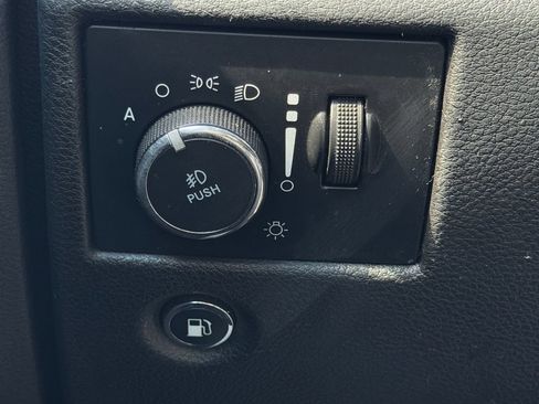 Used 2019 Jeep Grand Cherokee Laredo w/ Laredo X Package AWD/4WD image 32