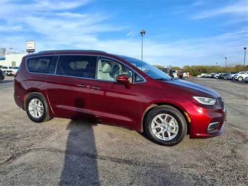 Used 2021 Chrysler Pacifica Touring-L image 5
