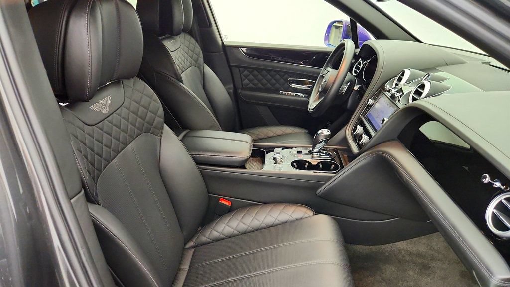Used 2018 Bentley Bentayga AWD/4WD image 37