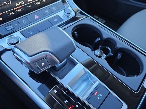 New 2025 Audi Q8 Premium image 9