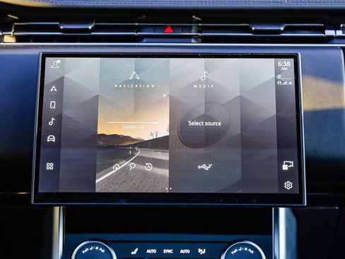 Used 2023 Land Rover Range Rover SE image 16