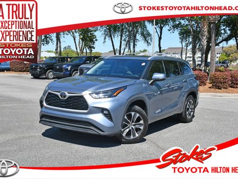 Used 2022 Toyota Highlander XLE image 1