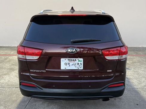 Used 2018 Kia Sorento LX image 4