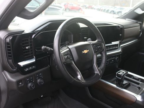 Used 2025 Chevrolet Silverado 1500 High Country AWD/4WD image 18
