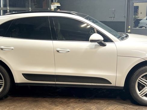 Used 2018 Porsche Macan w/ Premium Package image 5