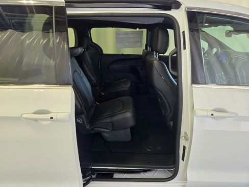 New 2025 Chrysler Pacifica Select image 23