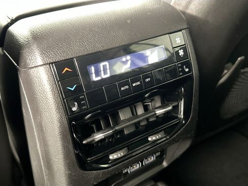 Used 2023 Jeep Grand Cherokee L Limited w/ Black Appearance Package image 25