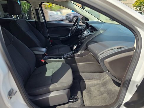 Used 2016 Ford Focus SE w/ SE Sport Package image 16