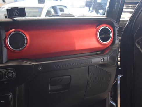 Used 2018 Jeep Wrangler Unlimited Rubicon image 50