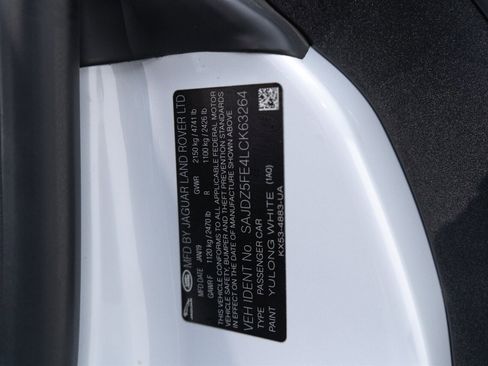 Used 2020 Jaguar F-TYPE SVR image 20