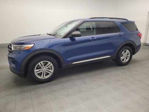Used 2021 Ford Explorer XLT image 2