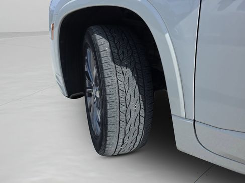 Used 2022 Chevrolet Traverse Premier AWD/4WD image 38