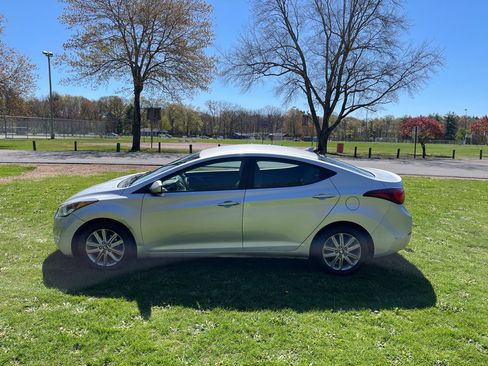 Used 2015 Hyundai Elantra SE w/ Option Group 02 FWD image 34