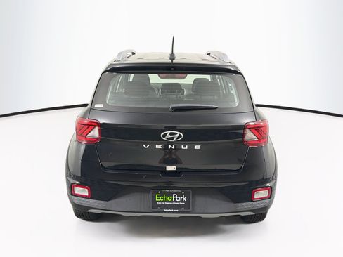 Used 2025 Hyundai Venue SEL FWD image 7