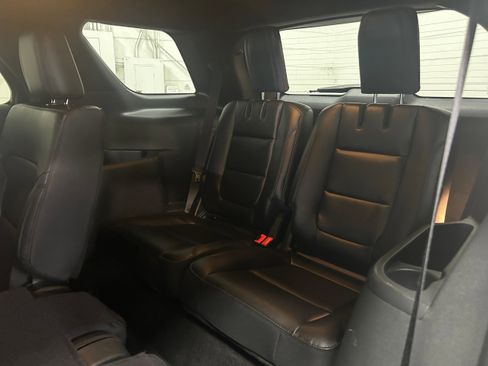 Certified 2018 Ford Explorer XLT w/ Equipment Group 202A AWD/4WD image 11