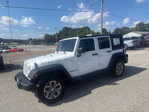 Used 2015 Jeep Wrangler Unlimited Rubicon w/ Connectivity Group AWD/4WD image 3