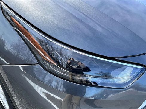 Used 2024 Toyota Highlander LE image 31